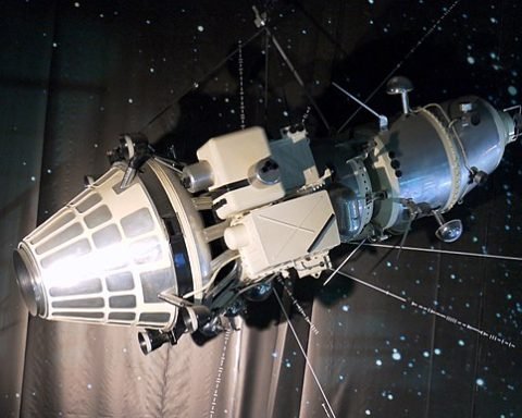 luna 10 satellite